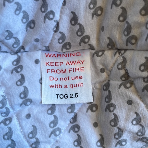 EUC Baby Dee Dee Sleep Nest in gray and pink - Picture 6 of 8